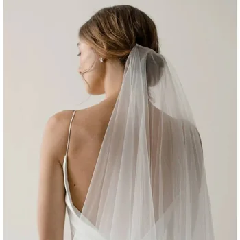 Haj fésű fonal menyasszony fátylát sima, elegáns, egyszerű, egyszerű fehér meztelen esküvői stílus utazási lövés dekoráció esküvői ruha fonal